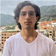 Brindo apoyo escolar y doy talleres artísticos para niños y niñas. Tengo experiencia como monitor en clases universitarias